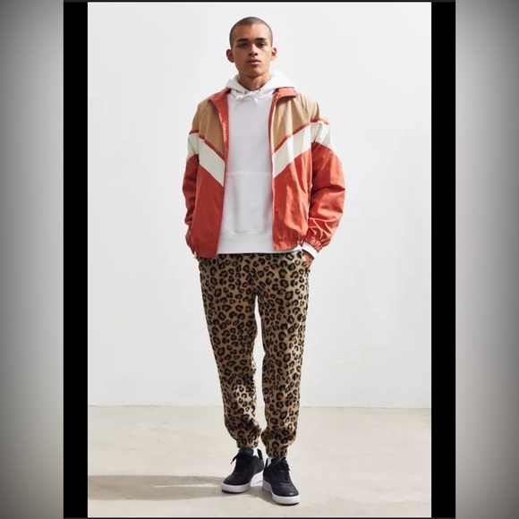 UO Retro Look Adam Sandler Hubie Halloween Dubois Bomber Jacket
Track Jacket L - Picture 6 of 14